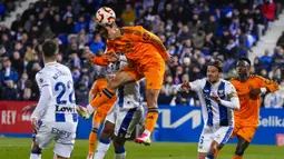 Pemain Real Madrid, Gonzalo Gracia mencetak gol kemenangan timnya atas Leganes melalui sundulan dalam laga perempat final Copa del Rey di Butarque Municipal Stadium, Leganes, Spanyol, Kamis (06/02/2025) WIB. (AP Photo/Manu Fernandez)