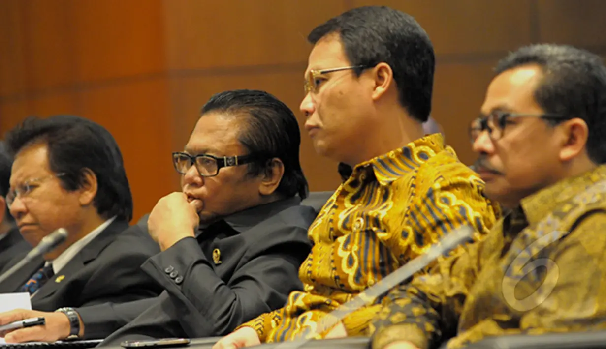 Oesman Sapta Odang (kedua dari kiri) saat mengikuti pertemuan dengan panitia World Congress di  Ruang Delegasi  Parlemen RI, Jakarta, Senin (16/02/2015). (Liputan6.com/Andrian M Tunay)