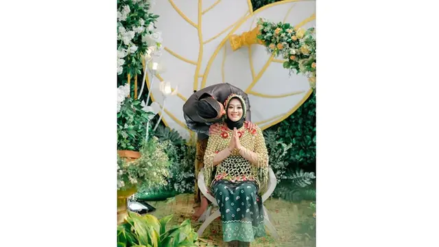 5 Momen Siraman 7 Bulan Kehamilan Istri Hansamu Yama, Penuh Khidmat
