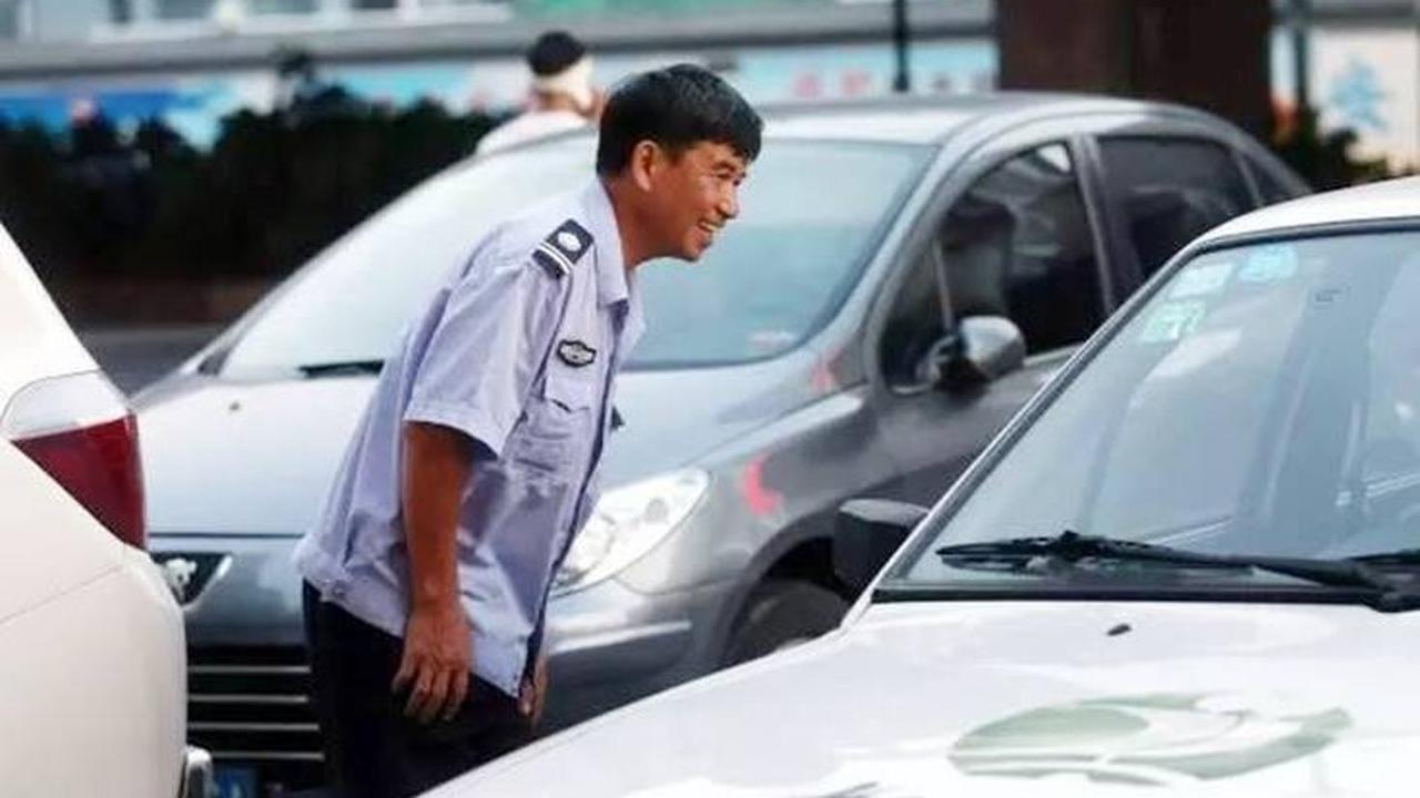 Kaya Raya, Pria Ini Malah Pilih Jadi Penjaga Keamanan