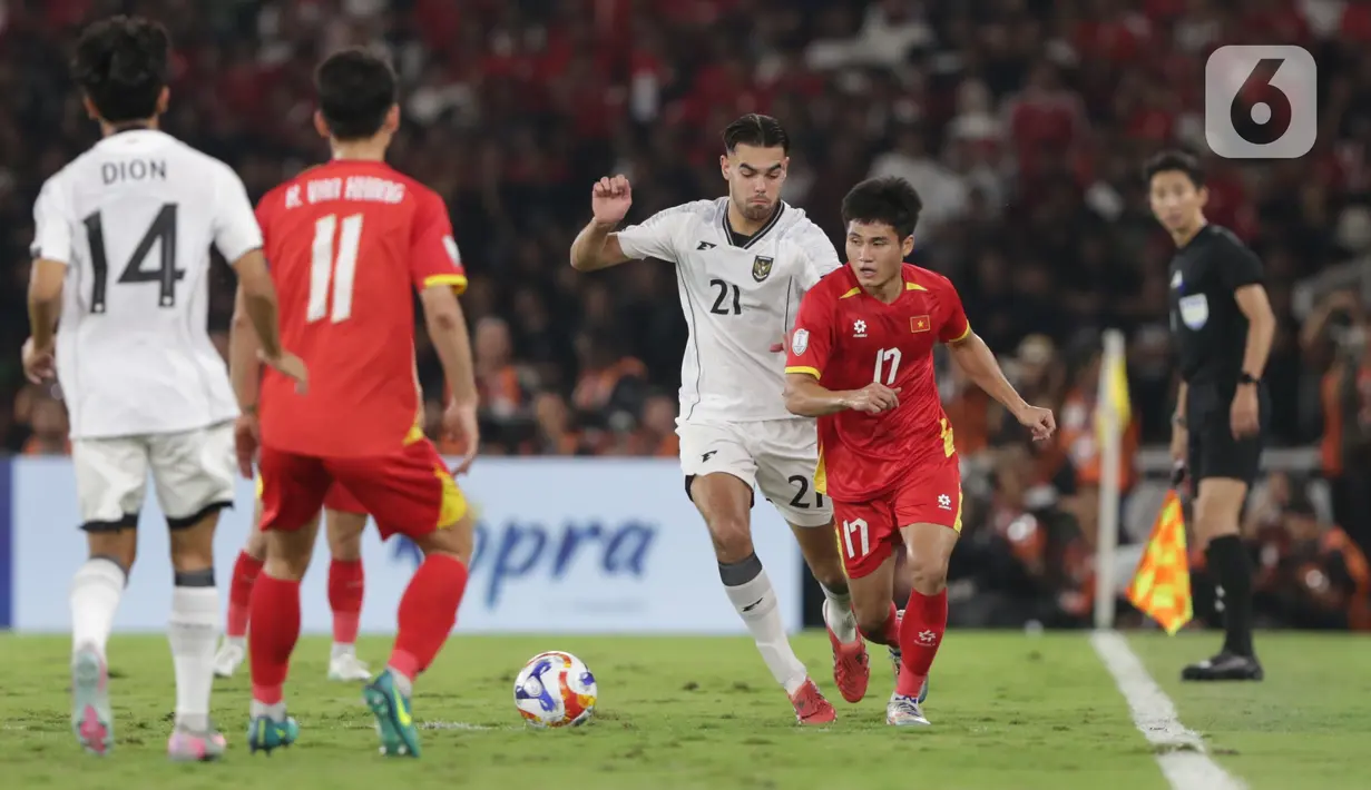 Pada menit ke-36, Garuda Muda tertinggal 0-1 akibat gol Nguyen Cong Phuong. (Liputan6.com/Helmi Fithriansyah)