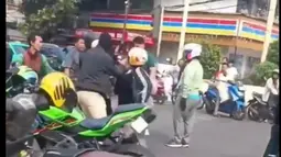 Senggolan Motor di Jalan Berujung Baku Pukul