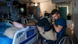 Tudoran dan Hamou adalah bagian dari meningkatnya jumlah tentara Israel yang terluka dan mengalami trauma akibat perang. Mengingat banyaknya korban luka, para aktivis khawatir Israel tidak siap memenuhi kebutuhan mereka. (AP Photo/Oded Balilty)