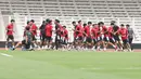 Para pemain Timnas Indonesia U-22 menjalani latihan di Stadion Madya, Senayan, Jakarta, Rabu (26/11/2025) jelang keberangkatan ke SEA Games 2025.