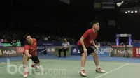 Pasangan Indonesia-Malaysia Hendra Setiawan / Boon Heong Tan, kalah dari pasangan China, Li Junhui dan Liu Yuchen pada laga Indonesia Open 2017 di JCC, Kamis, (15/6/2017). Pasangan China menang dengan skor 21-15, 21-15. (Bola.com/M Iqbal Ichsan)