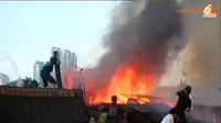 Kebakaran Dekat Rumah Eyang Subur, 2 Warga Dilarikan ke RS