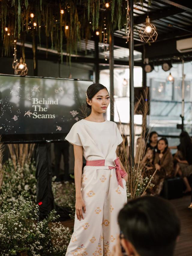 Batik Kultur dengan bahan kain tenun di Grand Opening Batik Kultur.