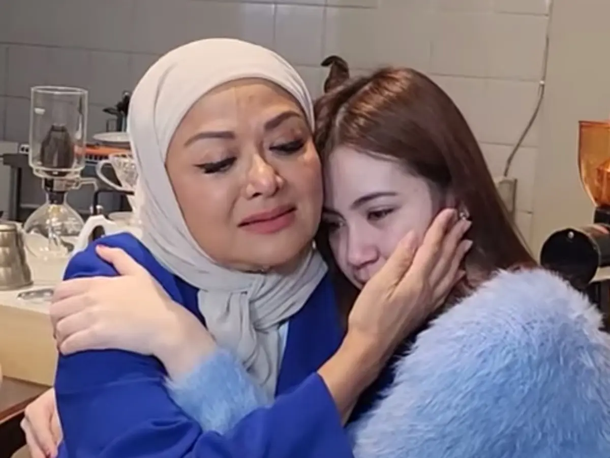 Betharia Sonata Nangis dan Peluk Rinoa Aurora, Leon Dozan Sudah Dimaafkan  Tanpa Benci dan Dendam - ShowBiz Liputan6.com