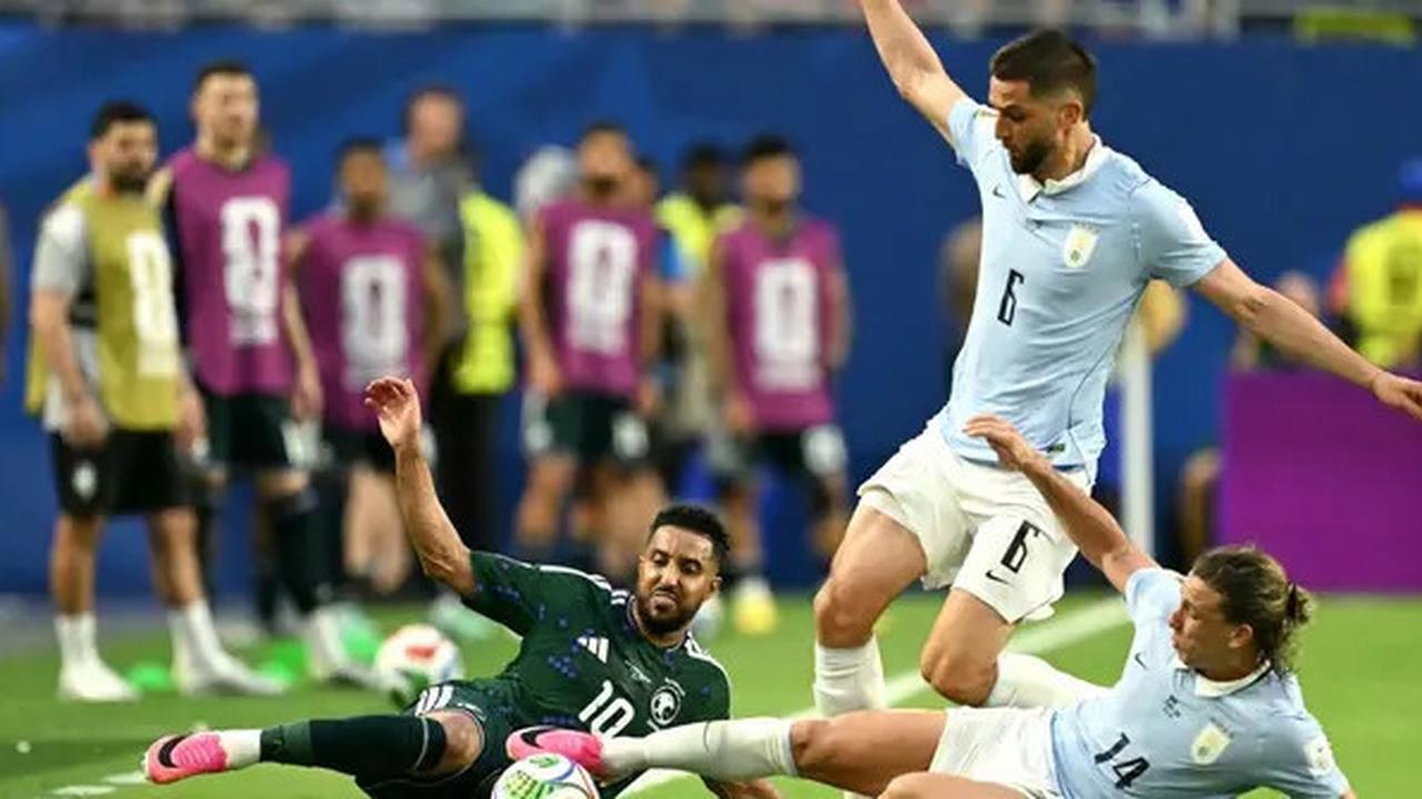 Hasil Piala Dunia 2026: Arab Saudi berhasil mencuri poin dari Uruguay dengan mencetak gol lebih dulu.