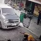 Video penembakan kucing oleh seorang pria di Krobokan Semarang viral di media sosial dan jadi perbincangan hangat. (Liputan6.com/ Dok Ist Tangkapan Layar)