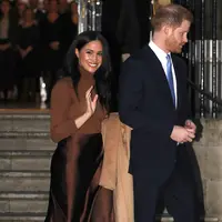 Meghan Markle dan Pangeran Harry menghadiri acara di Kedutaan Besar Kanada sebelum menyatakan mundur dari status bangsawan senior Kerajaan Inggris. (dok. Adrian DENNIS/AFP)