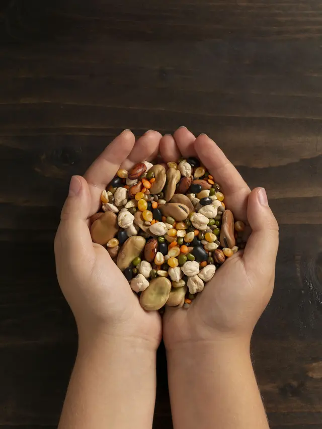 5.  Jaga Kesehatan Rambut Alis dengan Nutrisi