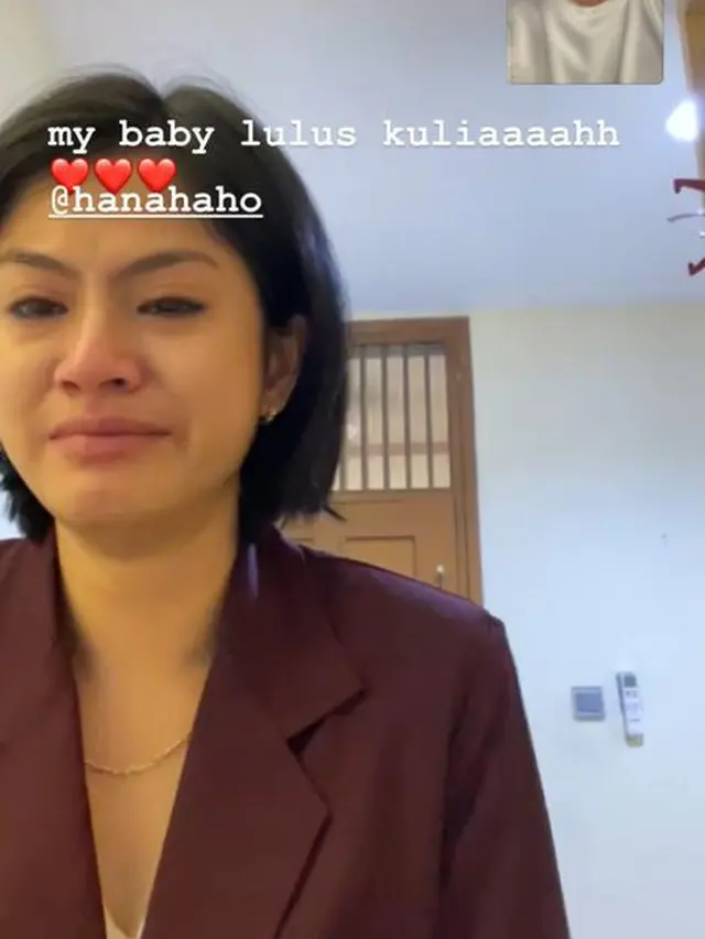 6 Momen Hana Saraswati Lulus Sidang Skripsi, Menangis Bahagia