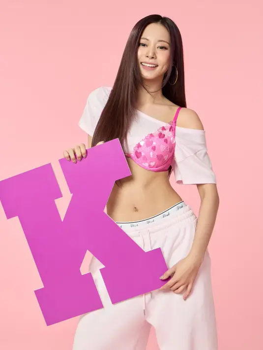 Deretan bra dengan motif hati menampilkan kesan feminin.  (Foto: Victoria's Secret/ PINK/ INSTAGRAM)