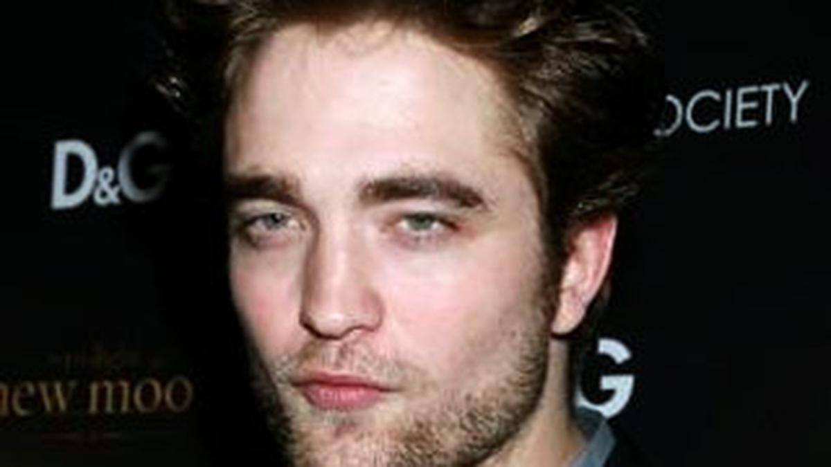 Robert Pattinson Kagumi Pierce Brosnan
