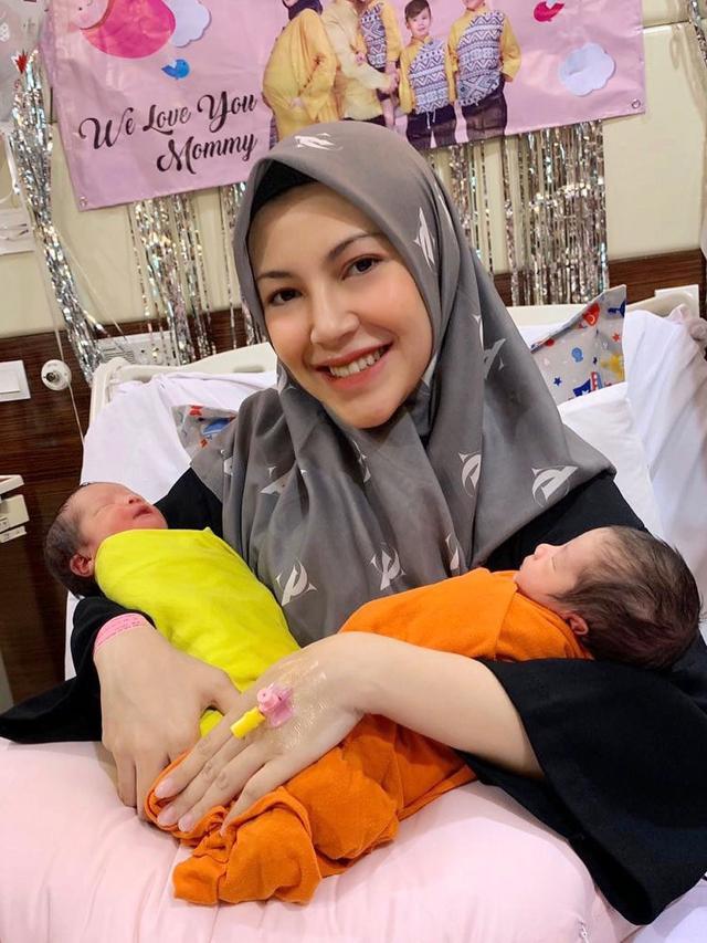 Selebritis Indonesia yang Dikaruniai Anak Kembar