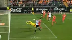 Berita video striker muda Valencia, Santi Mina, buktikan akan terus buas di La Liga 2017-2018 saat mengalahkan Real Sociedad. This video presented by BallBall