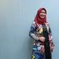 "Mungkin konten kreator lain review mobil atau hp, review mainan. Karena anak jaman sekarang maiannya di gadget. Jadi gimana caranya Ricis ikutin maunya itu," jelas Ria Ricis. (Adrian Putra/Bintang.com)