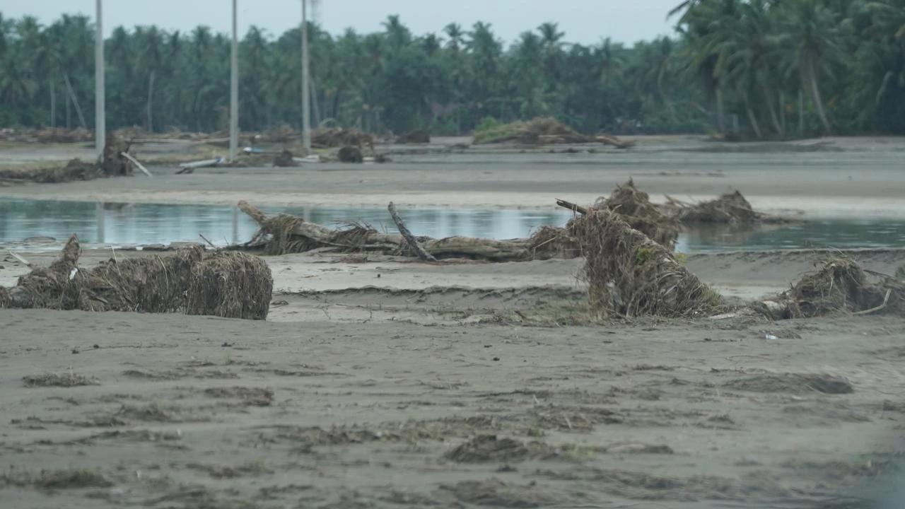 Zulkifli Hasan Tinjau Lahan Pertanian Terdampak Bencana Banjir di Bireuen