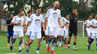 Sergio van Dijk dalam sesi latihan Persib di Bandung, Rabu (4/1/2017). (Bola.com/Erwin Snaz)