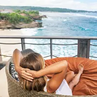 Sensasi liburan yang paling menyenangkan memang back to nature, alias dekatkan diri dengan alam