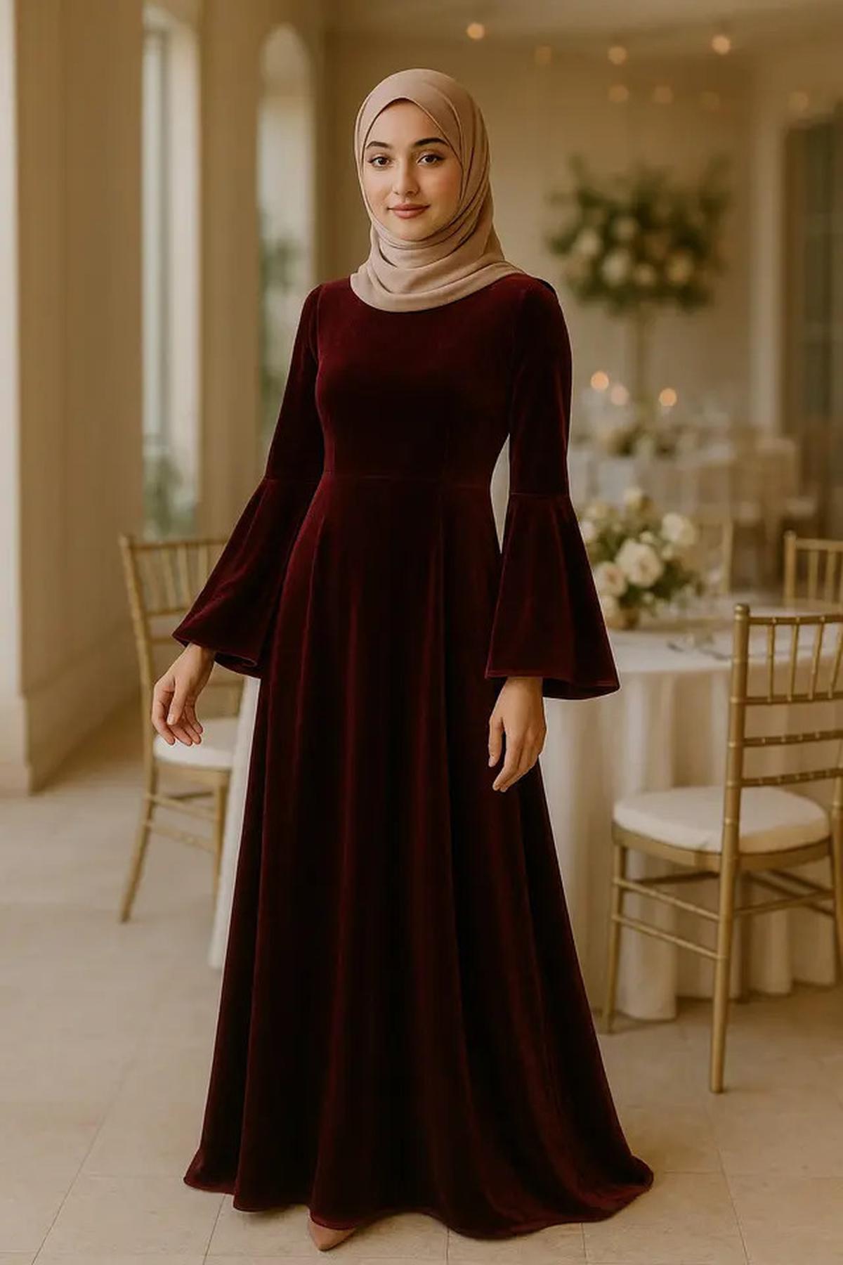8 Inspirasi Long Dress Lengan Flare Bahan Velvet, Mewah dan Stylish