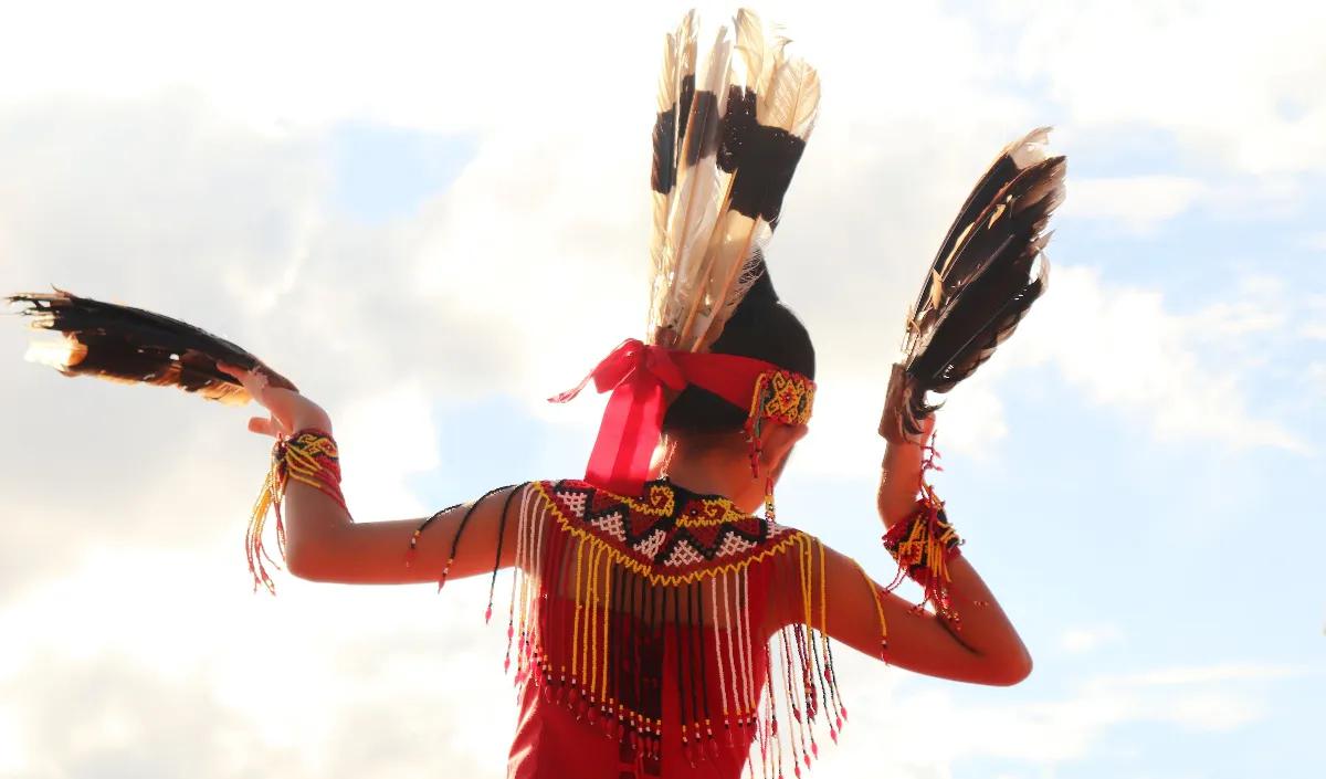 Wanita Suku Dayak dikenal memiliki paras wajah yang cantik rupawan