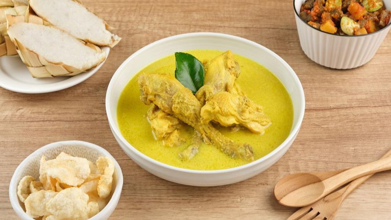 Resep Opor Ayam Bumbu Kuning<br>