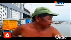 Puluhan perahu tradisional milik nelayan di Kenjeran, Surabaya, terpaksa ditambatkan di bibir pantai selama sebulan, akibat dari cuca buruk dan gelombang laut yang tinggi. BMKG menghimbau kepada para nelayan untuk tidak melaut karena membahayakan.