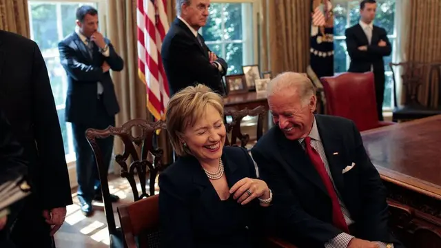 Hillary Clinton mendukung Joe Biden sebagai capres Partai Demokrat di pilpres 2020.