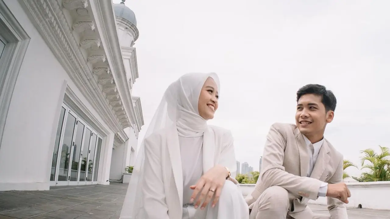 Jelang Menikah, Ini 5 Potret Prewedding Bintang Emon dan Alca Octaviani