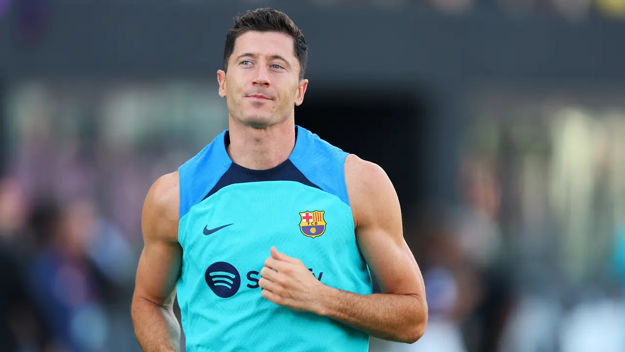 Foto: Penampakan Perdana Robert Lewandowski di Sesi Latihan Barcelona