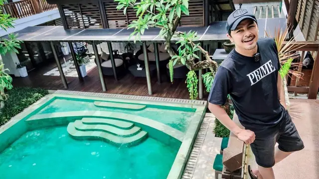 Thomas Djorghi makin terlihat tampan meski usianya tak lagi muda