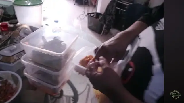Meja Makan Sekaligus Meja Persiapan Masak