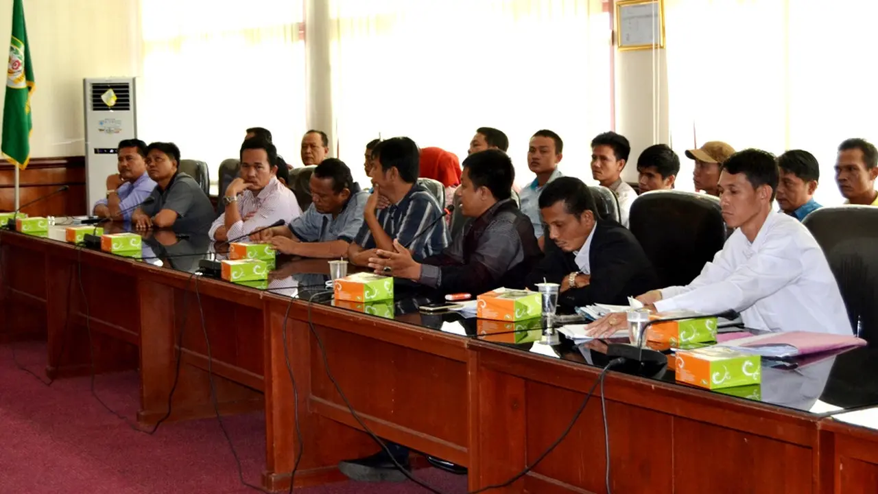 Dianggap Liar Puluhan Warga Pencari Batu Bara Minta Keadilan