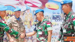 Citizen6, Lebanon: Komandan MCOU UNIFIL Mayor Pasquali dari Italia mengunjungi Markas Satgas POM TNI Kontingen Garuda XXV-D/UNIFIL di Lebanon Selatan, Sabtu (19/5). (Pengirim: Badarudin Bakri)