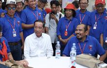 VIDEO: Jokowi Heran Sowan ke Eks Dosen UGM Kasmudjo Dipersoalkan "Malah Saya Diadukan ke Polisi"
