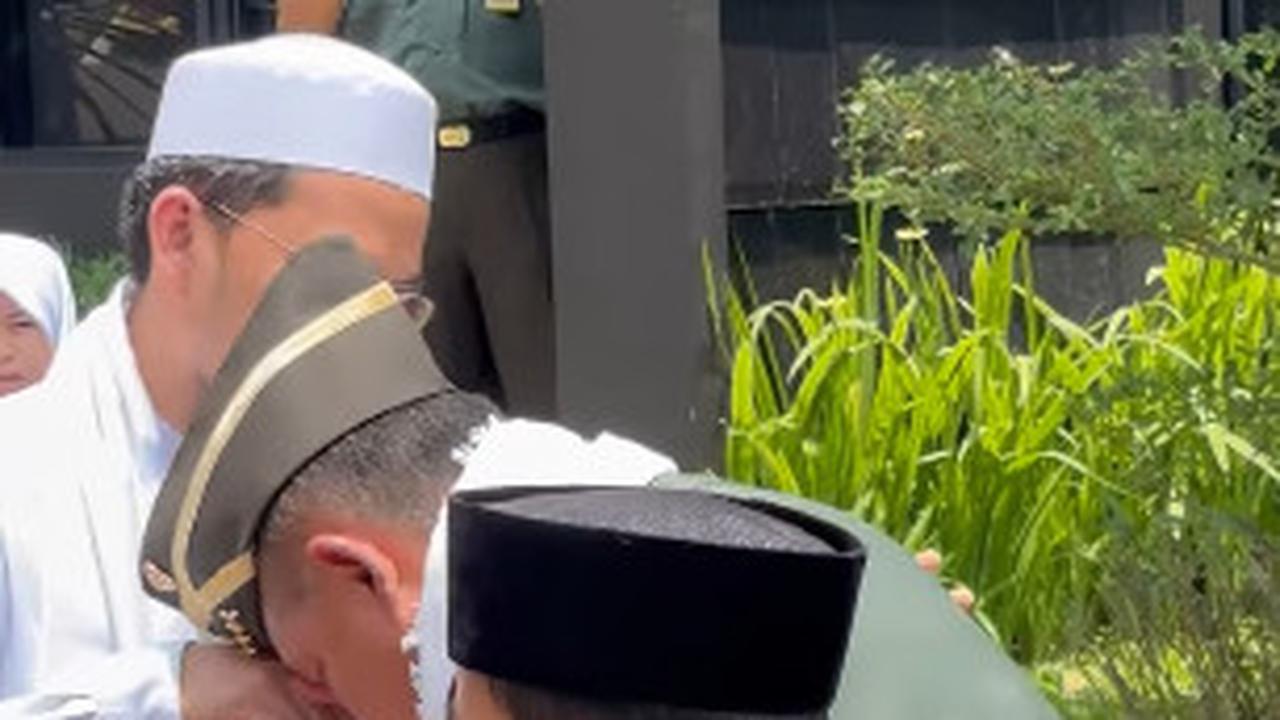 Panglima TNI Cium Tangan saat Bertemu Ulama