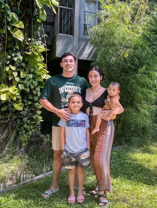 Kalau menurutmu bagaimana nih penampilan terbaru Jessica Iskandar pasca operasi hidung, Sahabat FIMELA? Foto: Instagram.