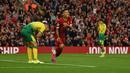 Grant Hanley. Bek Skotlandia berusia 30 tahun yang telah memperkuat Norwich City sejak awal musim 2017/2018 ini menjadi pencetak gol pembuka di Liga Inggris musim 2020/2021 saat Norwich dibungkam tuan rumah Liverpool 1-4 (10/8/2019). Ia menjadi penyebab gol pertama Arsenal melalui gol bunuh diri dalam laga tersebut pada menit ke-7. Tiga gol Liverpool lainnya dicetak oleh Mohamed Salah, Virgil van Dijk dan Divock Origi pada menit ke-19, 28 dan 42. Sementara satu-satunya gol Norwich ke gawang The Reds dicetak Teemu Pukki pada menit ke-64. (AFP/Oli Scarff)