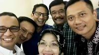 Kekompakan cagub dan cawagub DKI tak hanya difoto, mereka bahkan akan membuat grup WhatsApp bersama.