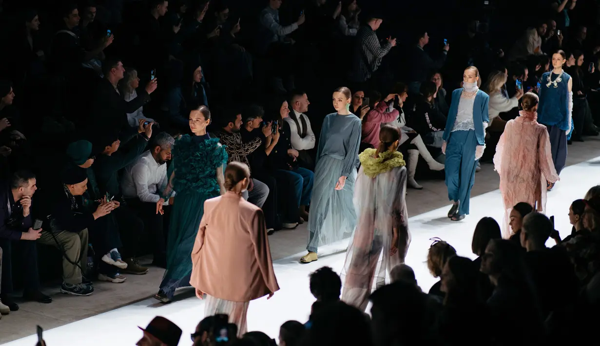 Ali Charisma, kepala chamber, mengungkapkan potensi besar jenama lokal Indonesia di pasar Rusia karena meningkatnya minat terhadap budaya, keahlian, dan estetika desain Indonesia yang unik. (Foto: Dokumen/Moscow Fashion Week)