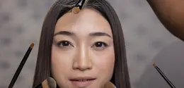 Underpainting menjadi salah satu teknik makeup yang menarik dicoba jika ingin hasil contour lebih menyatu dengan complexion. (Foto/Dok: Magnific)