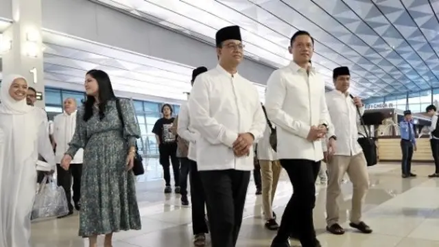 AHY saat ikut melepas Anies Baswedan ibadah haji di Bandara Soetta. (Istimewa)