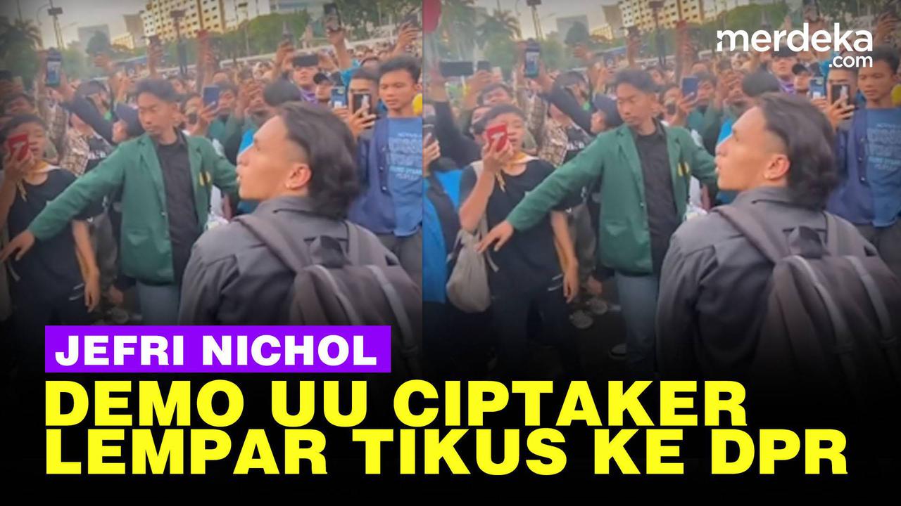VIDEO: Jefri Nichol Ikut Demo Tolak UU Ciptaker, Lempar Tikus & Payung ke Gedung DPR