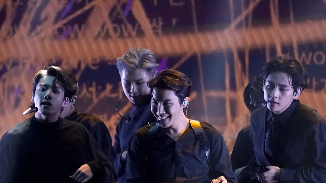 FOTO: BTS Meriahkan Panggung Grammy Awards 2022
