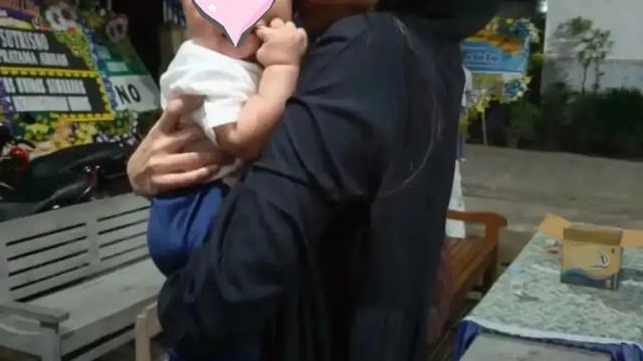 6 Potret Azizah Salsha Berbusana Serba Hitam saat Ziarah, Bertemu Pratama Arhan