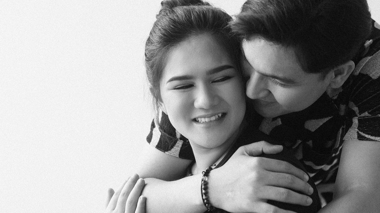 Maternity shoot Masayu Clara