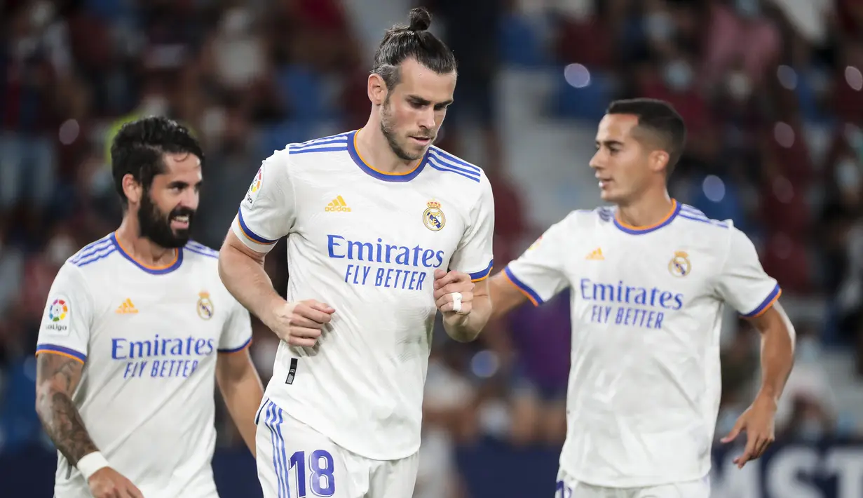 Gareth Bale. Sayap Real Madrid ini mengikat kontrak terbaru selama 6 tahun dengan Los Blancos sejak 2016/2017 dan akan habis akhir musim 2021/2022 ini. Total 8 musim, ia telah tampil dalam 254 laga di semua kompetisi dengan mencetak 106 gol dan 68 assist. (AFP/Jose Miguel Fernandez)