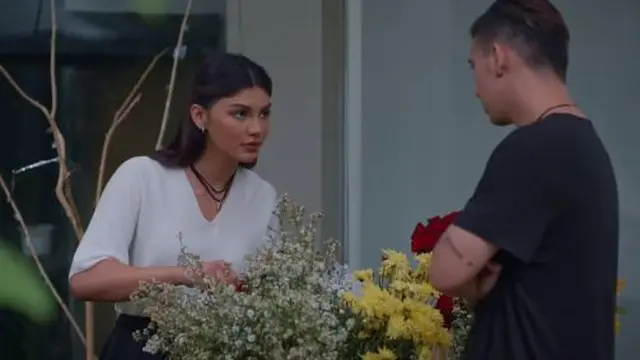 Jeff Smith dan Jihane Almira dalam film How Are You Really? (YouTube/Falcon)